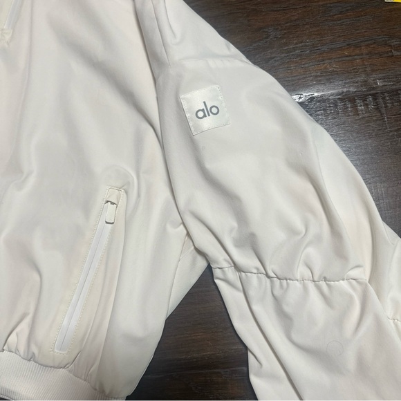 ALO Yoga Elevation Coverup 1/4 Zip Crop Fleece drawcord Hem Ivory No Tag Small? - Picture 6 of 11